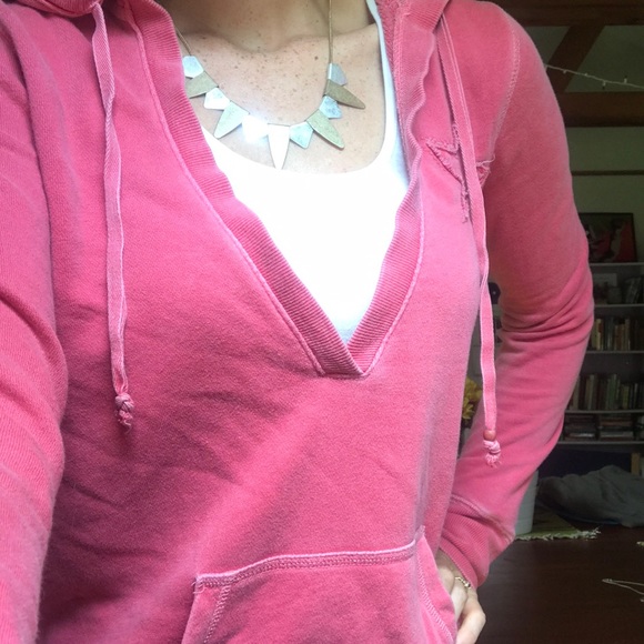 An ADORABLE cover for cool nights on the beach 🏝 - Picture 1 of 5